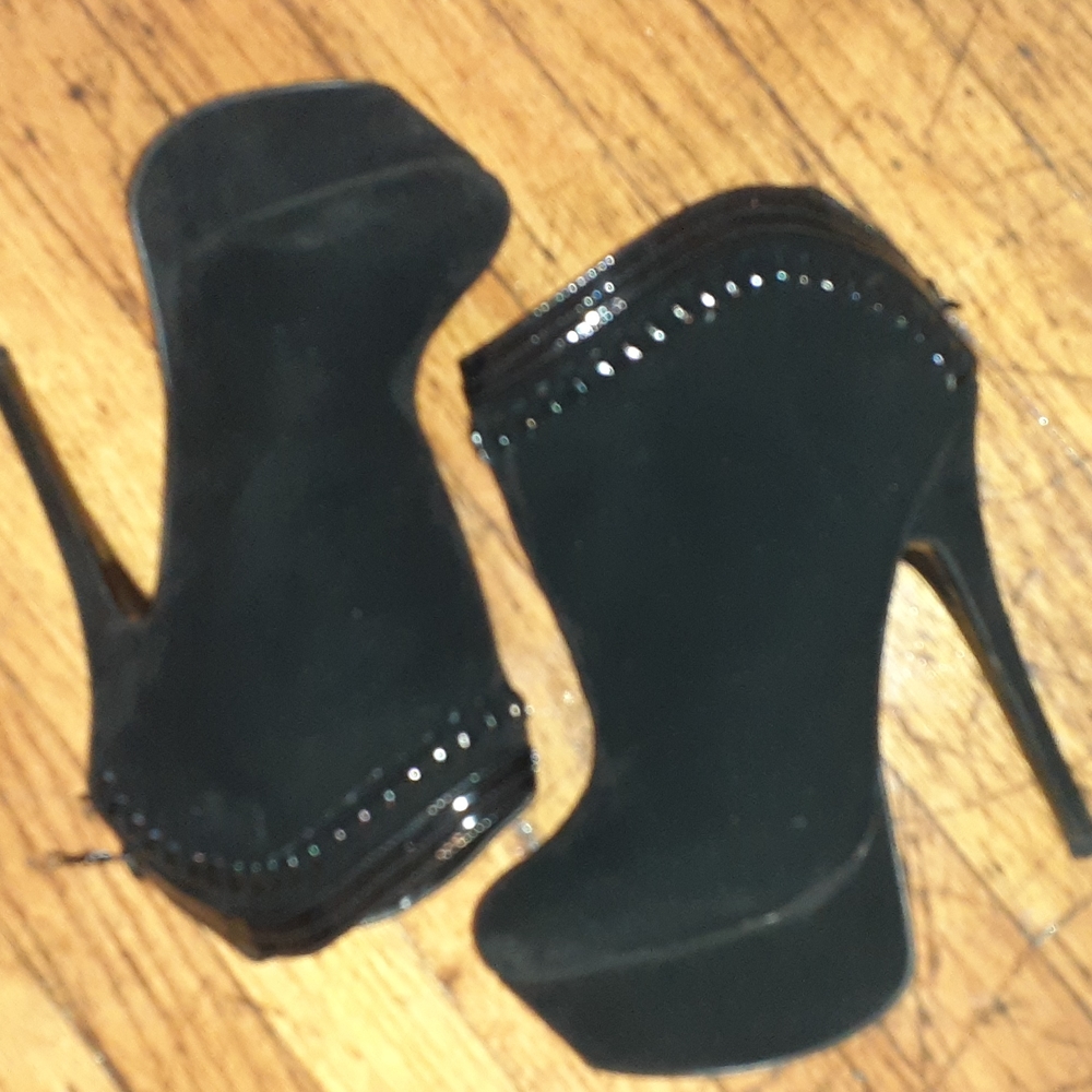 Heels, Size 8, Black Suede